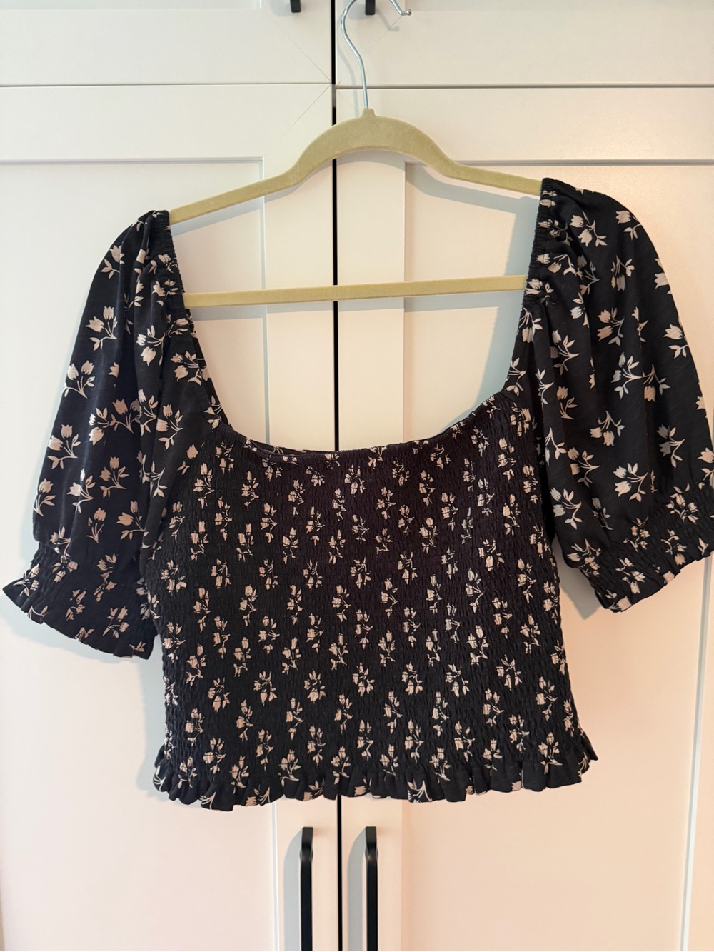 Boden Smocked Black Floral Puff Sleeve Crop Top